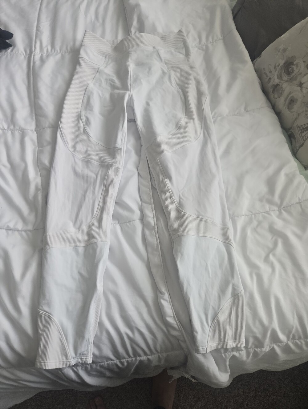Lululemon White Seam-Detail Leggings Size 8-10